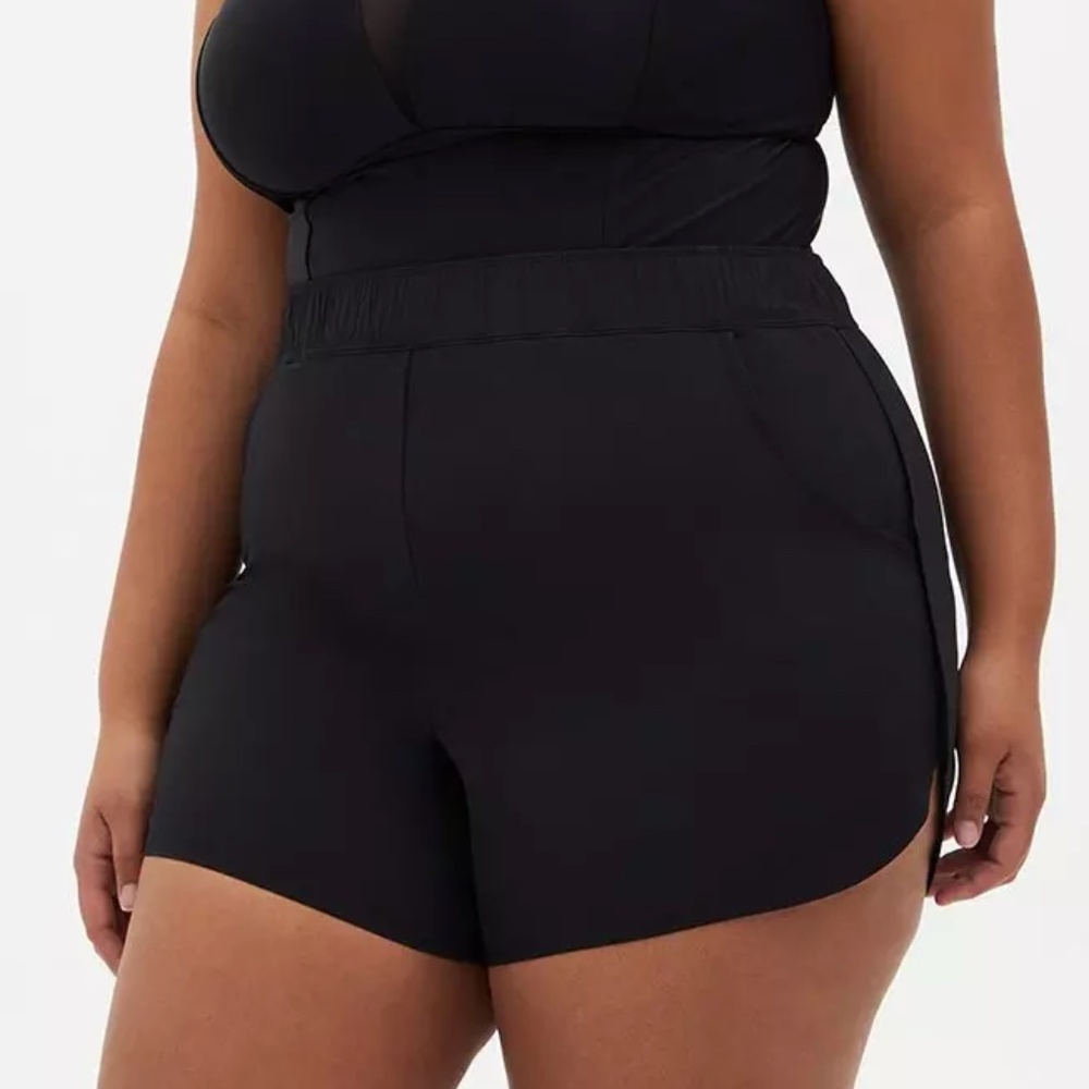 Torrid - Crepe 5'' Coverup Black Lightweight Stretch Pull-On Short - 3X